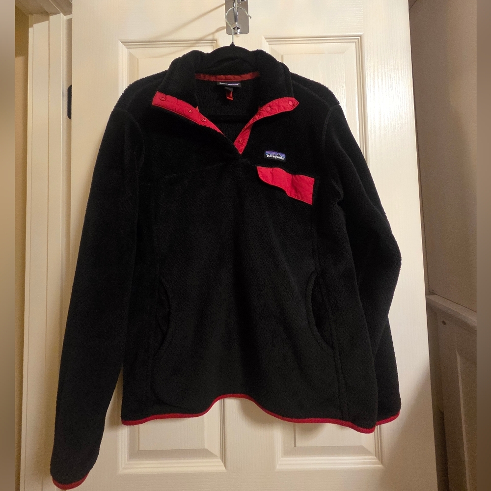 Patagonia Black and Red Women's T-Snap Fleece Pullover